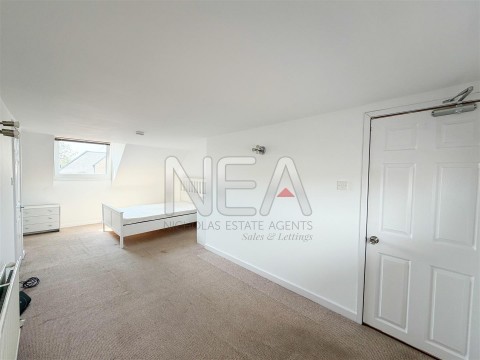 View Full Details for Gosbrook Road, Caversham, Reading