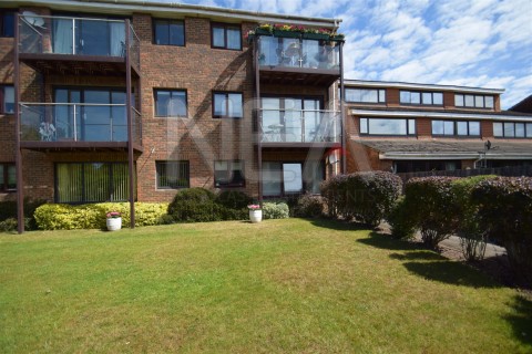 View Full Details for Cardinal Close, Caversham, Reading
