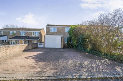 Seller, Blackwater Close, Caversham, Reading
